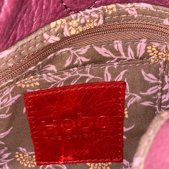 HOBO Pink Leather Crossbody Bag with Zipper Accents🎄 - Picture 2 of 7